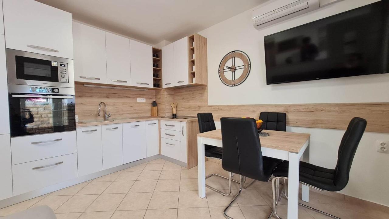 Apartman "Flower Garden" Ražanac Zewnętrze zdjęcie