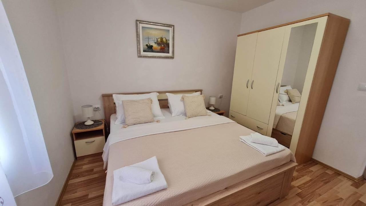 Apartman "Flower Garden" Ražanac Zewnętrze zdjęcie