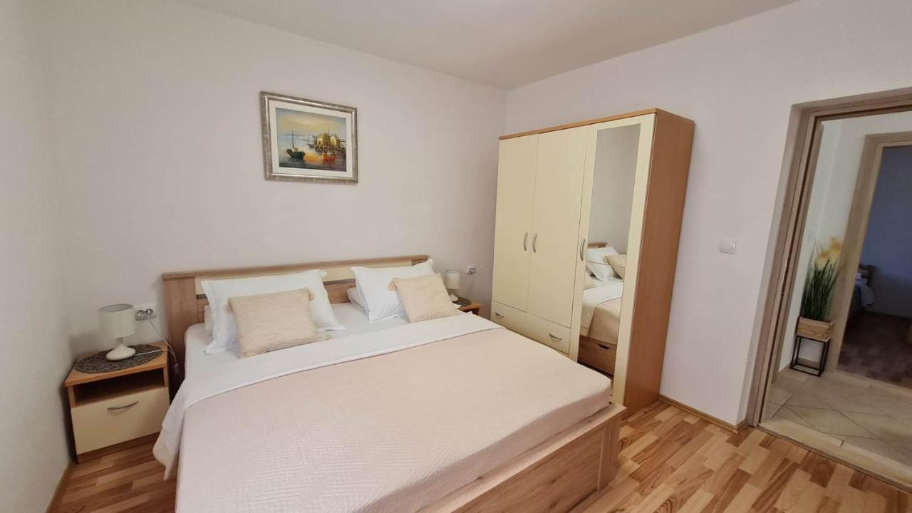 Apartman "Flower Garden" Ražanac Zewnętrze zdjęcie